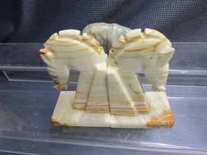 lot 134 image: Onyx horse head bookends, 2-34 x ...