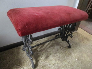 lot 137 image: Organ bench - vintage 24 x 12 x 1...