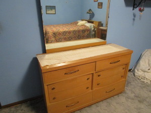 lot 151 image: Blond oak Mid Century Modern bedroo...