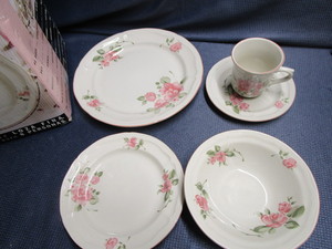 lot 159 image: Stoneware dinnerware new service f...