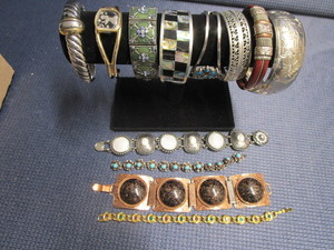 lot 162 image: Costume jewelry 22 bracelets with ...