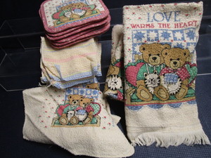 lot 177 image: Warms the Heart Towels 4 hand towe...
