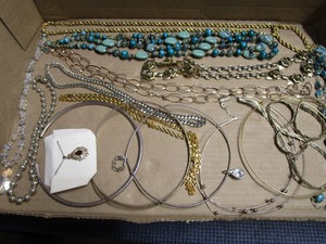 lot 183 image: Costume jewelry 16 chokers...