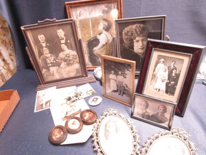 lot 190 image: Black & white pictures with swing f...