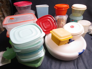 lot 192 image: Tupperware & Rubbermaid, Lock & Loc...