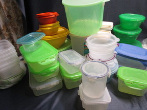 lot 193 image: Tupperware & Rubbermaid, Lock & Loc...