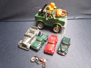 lot 195 image: Ford 1929 truck bank, 1956 F100s, ...