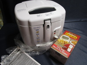 lot 196 image: New West Bend deep fryer 6243. Fren...