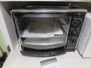 lot 204 image: Hamilton Beach Counter Top Convecti...