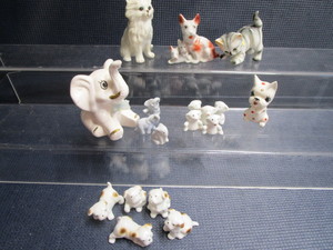 lot 227 image: Bone china kitten, elephant, dogs, ...