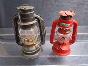 lot 234 image: Dietz Comet lantern 8-12H and HM1...
