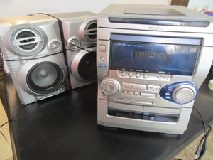 lot 238 image: Aiwa digital audio system, CD-RRW ...