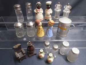 lot 248 image: Salt & Pepper shakers 8 sets, meta...