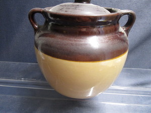 lot 255 image: Monmouth bean crock, 9D x 7H...