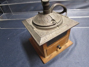 lot 257 image: Arcade box coffee grinder, 6-14 x...