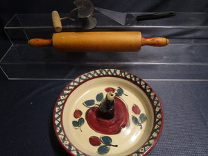lot 259 image: Apple pie plate - deep dish, rollin...