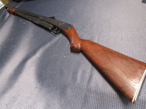 lot 262 image: Daisy BB gun, Model 25, #C528101...