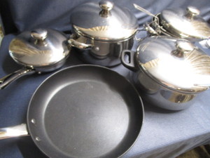 lot 271 image: Cooks Essential 12 & 8 fry pans,...
