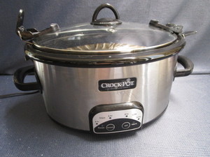 lot 272 image: Crock Pot slow cooker with locking ...