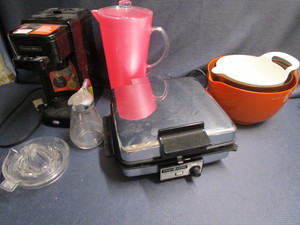 lot 282 image: Waffle iron, Proctor Silex coffee p...