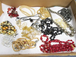 lot 285 image: Costume jewelry necklaces 30...