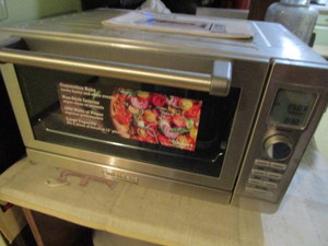 lot 303 image: Cuisinart convection toaster oven b...