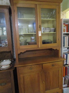 lot 101 image: Vintage stepback oak cupboard, base...