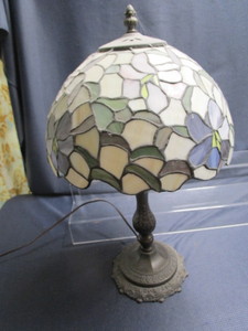 lot 306 image: Dresser lamp, faux stained glass sh...