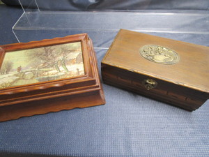 lot 309 image: Jewelry boxes 10-14 x 7-14 x 3...