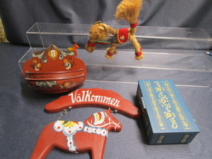lot 311 image: Swedish Valkommen Dala, mini Dala, ...