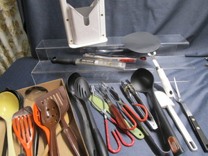 lot 319 image: Kitchen utensils with bagel cutter...