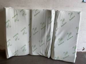 lot 149 image: SINWEEK Tri-Folding Full Size Mattress Topper with Washable Bamboo Cover