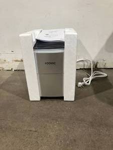 lot 152 image: FOOINC Silver Compact Portable Counter Top Ice Maker