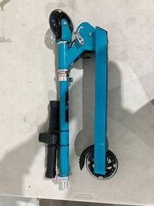 lot 160 image: Jetson Blue Jupiter Kids Scooter with LED Lights