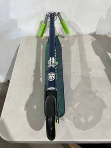 lot 161 image: Mongoose Force 3.0 NavyGreen Folding Scooter