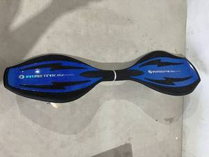 lot 184 image: Razor Ripstik DLX Mini Casterboard - Blue