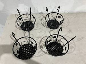 lot 220 image: Set of 4 Black Metal Hanging Flower Pot Holders