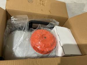lot 355 image: BLACKDECKER Battery Powered 4-Gallon Backpack Sprayer