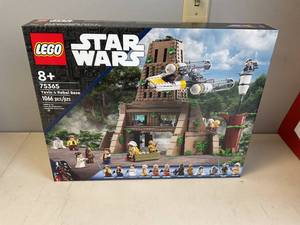 lot 11 image: LEGO Star Wars A New Hope Yavin 4 Rebel Base Building Playset