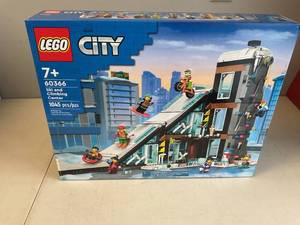 lot 12 image: LEGO City Ski and Climbing Center Building Toy Set