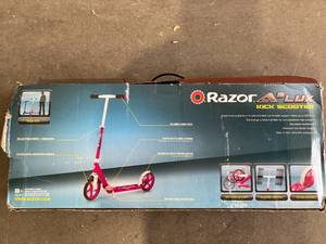 lot 336 image: Razor A5 LUX Kick Scooter - Pink