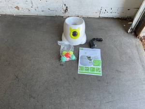 lot 372 image: THE THOUGHTS OF FUN CO. Automatic Dog Ball Launcher - WhiteGreen