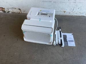 lot 508 image: Midea 8,000 BTU U-Shaped Smart Inverter Window Air Conditioner