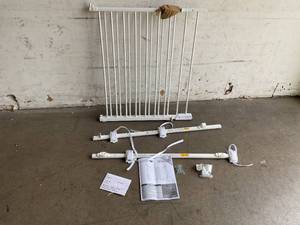 lot 525 image: Summer Metal Banister & Stair Safety Pet and Baby Gate