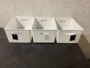 lot 661 image: BINO Set of three Large White Plastic Storage Baskets