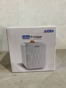 lot 632 image: Aidek White Portable ACDC12V Cosmetic Makeup Mini Fridge