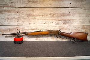 lot 4 image: Winchester Model 92 .32-20 (.32 WCF) Rifle Short Magazine
