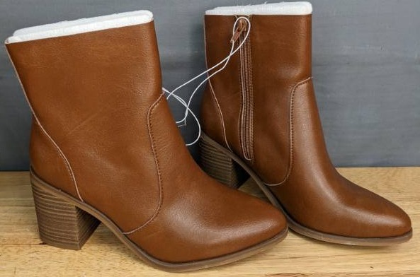 lot 65 image: (4) Pairs of Womens Boots (Sizes 7.5-8.5) NEW Universal Thread A
