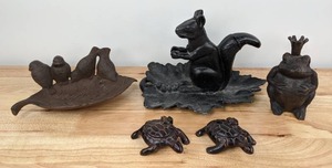 lot 71 image: Vintage Nutcracker Squirrel, Rustic Bird Feeder, Prince Frog, and (2) Turtles with Baby On Back D