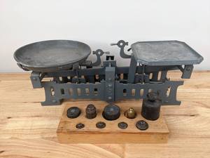 lot 39A image: Wonderful Vintage Scale with Weights D